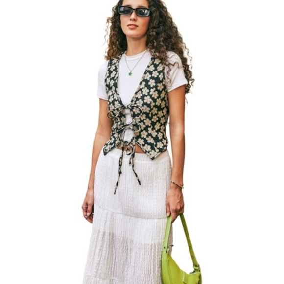 CIDER Jacquard Floral Tie Knotted Black & Cream Crop Vest, Size 2X, NWT - Picture 2 of 6